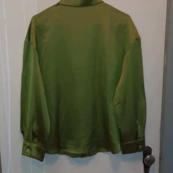 Satin Green Blouse - Picture 4 of 4